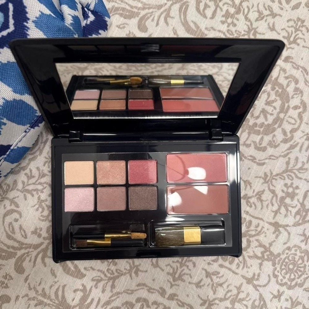 Estée Lauder vintage makeup compact with mirror eyeshadow blush 90s discontinued